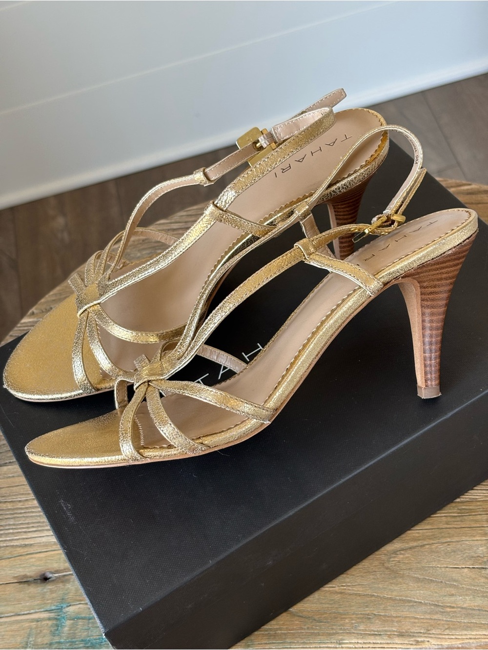 Tahari "Ta-Nite" Women's Gold Metallic Strappy Heels Size 9 - Picture 14 of 14